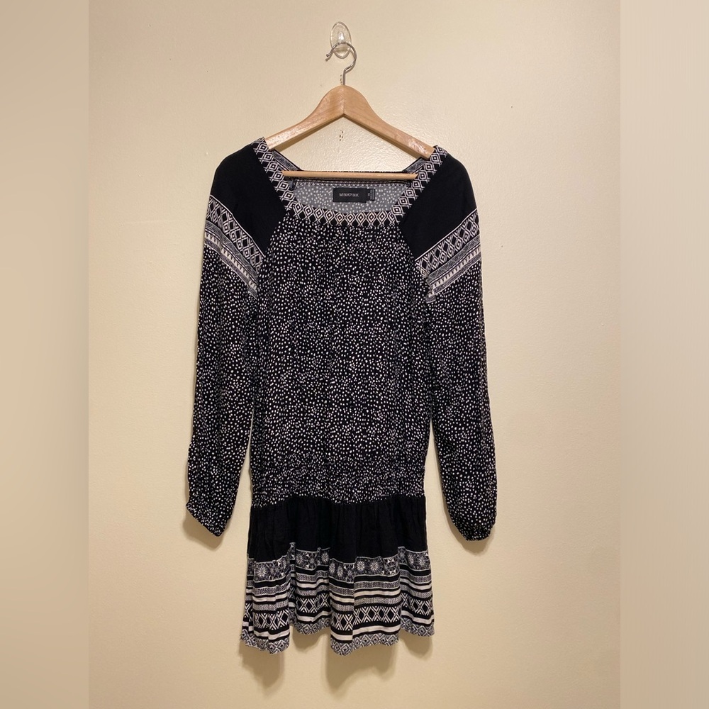MINKPINK Black & White Patterned Long-Sleeve Boho Dress. Size XS